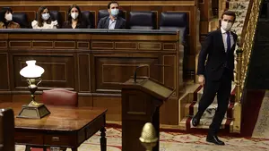 Aplausos de despedida del PP a Casado: se marcha acompañado por Ana Beltrán