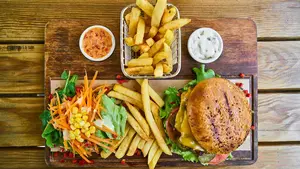 El encargado de una hamburgueser&iacute;a de Pamplona grab&oacute; a 4 chicas en los vestuarios