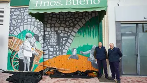 Tres generaciones de historia: el mural para una clásica frutería de la Chantrea
