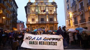 Abertzales y la izquierda protestan en Pamplona contra la invasi&oacute;n pese a negarse a enviar armas