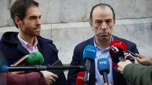 Sayas y Adanero se reúnen en Pamplona con el PP para valorar su integración oficial en las listas