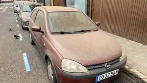 El polvo del Sáhara llega a Navarra: el cielo se tiñe de amarillo y llueve tierra
