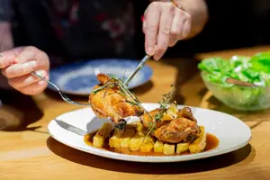 Un restaurante del centro de Pamplona anuncia que echará el cierre este mes