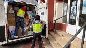La Policía Nacional de Navarra entrega la primera remesa de material humanitario para Ucrania