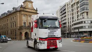 Los transportistas navarros cesan el paro y deciden volver a la actividad inmediata