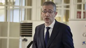 El gobernador del Banco de España prevé en Pamplona que los precios sigan al alza