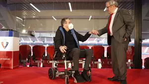 El homenaje de Osasuna a Unzué en El Sadar: saque de honor y detalle en las camisetas