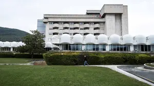 Obras de reforma en la Clínica Ubarmin: más de 5 millones para cambiar el techo