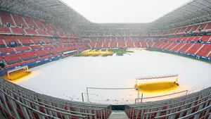 Osasuna se entrena bajo la nieve en El Sadar antes de viajar a Sevilla