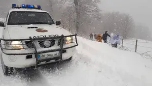 Atrapados por la nieve: la Polic&iacute;a Nacional socorre a diez peregrinos en Valcarlos