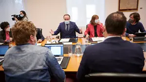 El PSN, sin sus socios pero con NA+, tramita una propuesta para los profesores del PAI