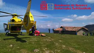 Herido grave un parapentista en Iturmendi tras chocar con una ermita donde celebraban una romería