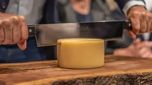 Catas gratis de queso y vino en la fiesta del producto local en Pamplona: reserva una de las plazas