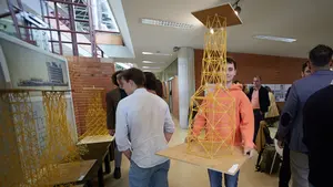 Estructuras de espaguetis en Pamplona: las imágenes del II Concurso Nacional de Estructuras