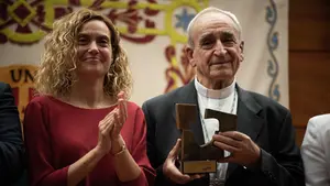 El navarro José Luis Azcona recibe el Premio Internacional Jaime Brunet en la UPNA