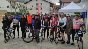 Miguel Induráin participa en la marcha cicloturista 'La Peluso' en Irurtzun