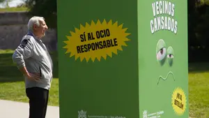 Los nuevos 'botellones' de Pamplona dejan perplejos a los vecinos: así reacciona la gente al verlos