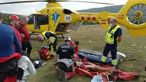 Complicado rescate de un espeleólogo que había caído 4 metros en una sima en Andía