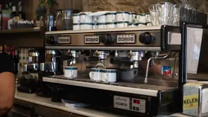 El bar de la solidaridad que da de comer gratis a los parados sin ingresos