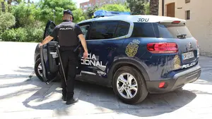 Detienen a un profesor de instituto por acosar sexualmente en redes sociales a seis alumnas