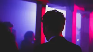 El falso 'criptobro' pamplonés que iba de fiesta con fardos de billetes y pagaba 50€ por canción