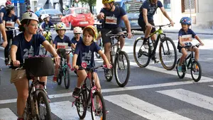 La peña ciclista El Gesto pone a toda Pamplona andando en bicicleta: las mejores imágenes