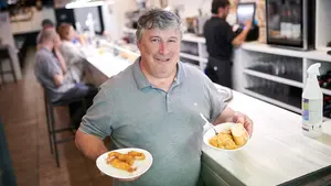 El bar Itziar, el clásico del Ensanche de Pamplona con el mejor pincho de gamba de la ciudad