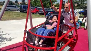 Los niños con parálisis cerebral ya cuentan con un parque infantil adaptado en Navarra