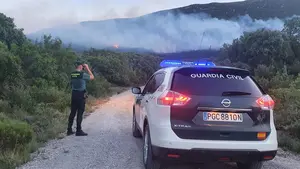 Las llamas obligan a desalojar el monasterio de Leyre ante el avance del incendio
