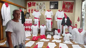 Vestir de blanco en San Fermín: así se preparan las tiendas y esto es lo que más venden