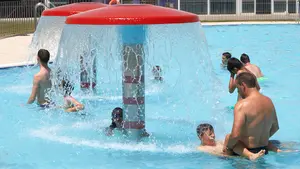 Fiesta nocturna y gratis en la piscina: la iniciativa de una localidad navarra para el verano