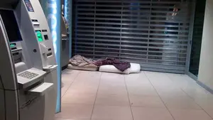 Agresión a un mendigo en un cajero en Pamplona: la Policía Municipal investiga los hechos