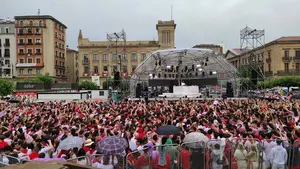 San Fermín | El gran éxito de Carlos Jean y de las barras de la plaza del Castillo
