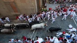 San Fermín | Pisoteado por la manada en el encierro de Fuente Ymbro en el Ayuntamiento