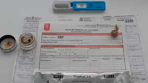 Denunciado en Navarra un conductor que se estaba liando un porro mientras conduc&iacute;a