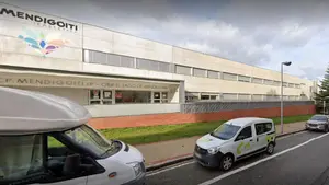 El colegio público de Pamplona que sufre goteras en sus aulas por fin cambiará su cubierta