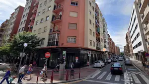 Una explosión en un edificio de Logroño deja un muerto y múltiples desperfectos