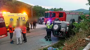 Vuelca y queda atrapado dentro de su vehículo en un accidente al norte de Navarra