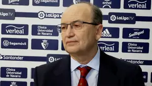 Así fueron las protestas del Sevilla al árbitro en el túnel de vestuarios de El Sadar