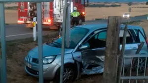 Choca lateralmente contra la pilastra de un cercado en Navarra: hay dos heridos trasladados