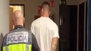 Persigue a un conductor por una discusión, lo atropella de gravedad y se da a la fuga