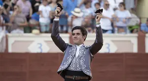 Guillermo Hermoso de Mendoza por la puerta grande en Cuenca: corta dos orejas y con ovación