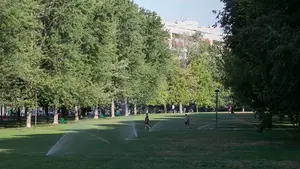 La falta de lluvia limita el riego en Pamplona y ralentiza la recuperación de los jardines