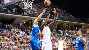 España vence a Islandia sin problemas en el Navarra Arena: las mejores imágenes