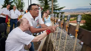 Cizur Menor prende la mecha festiva: las imágenes de un chupinazo por todo lo alto