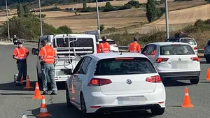 Choca con su coche contra el vallado del encierro en Milagro y da positivo en alcohol