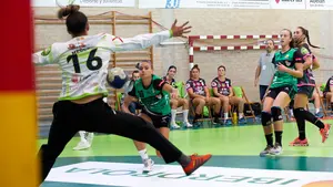 El Beti Onak femenino debuta con una victoria ante el Sporting La Rioja en Villava