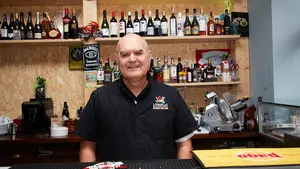 'Besos Robados', la mítica canción de Loquillo que ahora es un bar en Pamplona