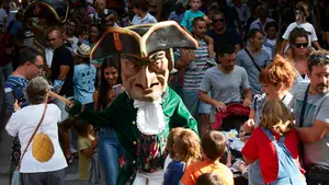 La Comparsa de Gigantes de Pamplona sale a las calles por un motivo muy especial