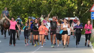 Los 85 kil&oacute;metros de And&iacute;a hasta Caparroso: las im&aacute;genes de un reto familiar inolvidable